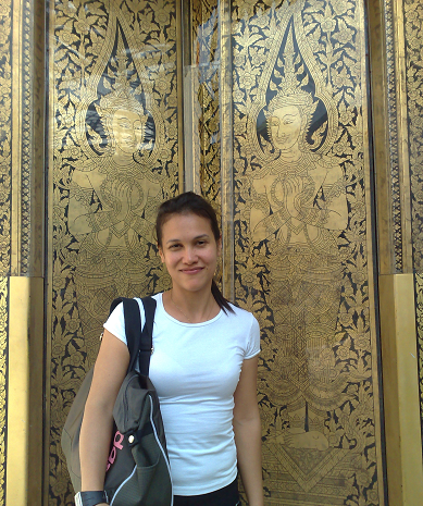 Ying in front of doors at Wat Po